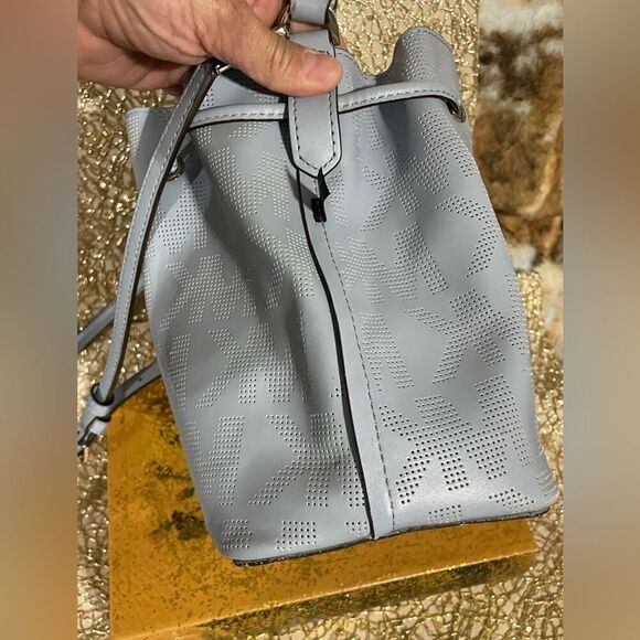 MICHAEL KORS PREMIERE Suri Medium Logo Perforated Suede Shoulder bag Reversible - Picture 8 of 16